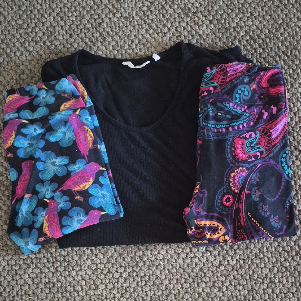Black ribbed tunic top with two pairs of beautiful leggings.